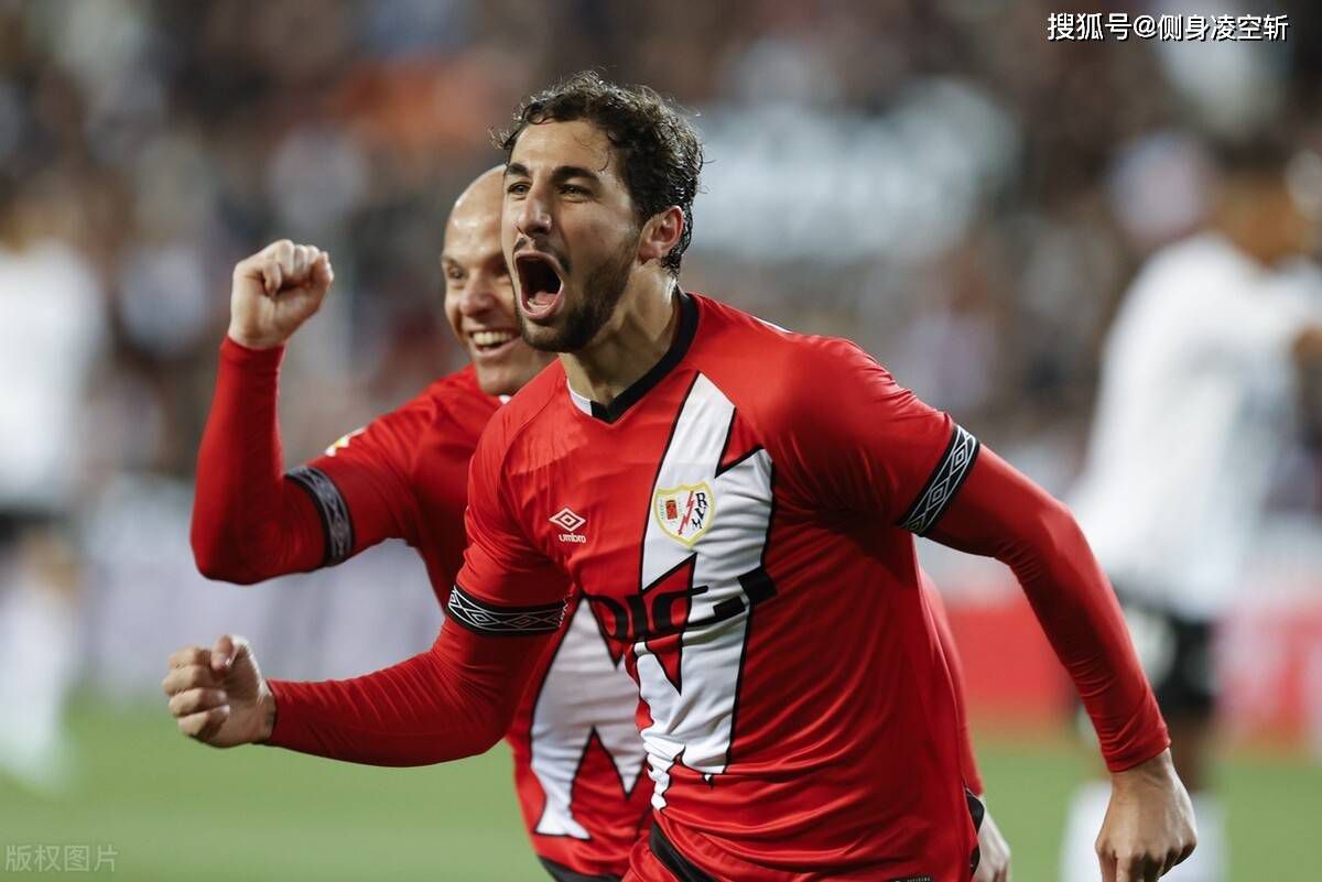 在U17世界杯1/4决赛阿根廷3-0战胜巴西的比赛中，他上演帽子戏法，一人包办全部进球。